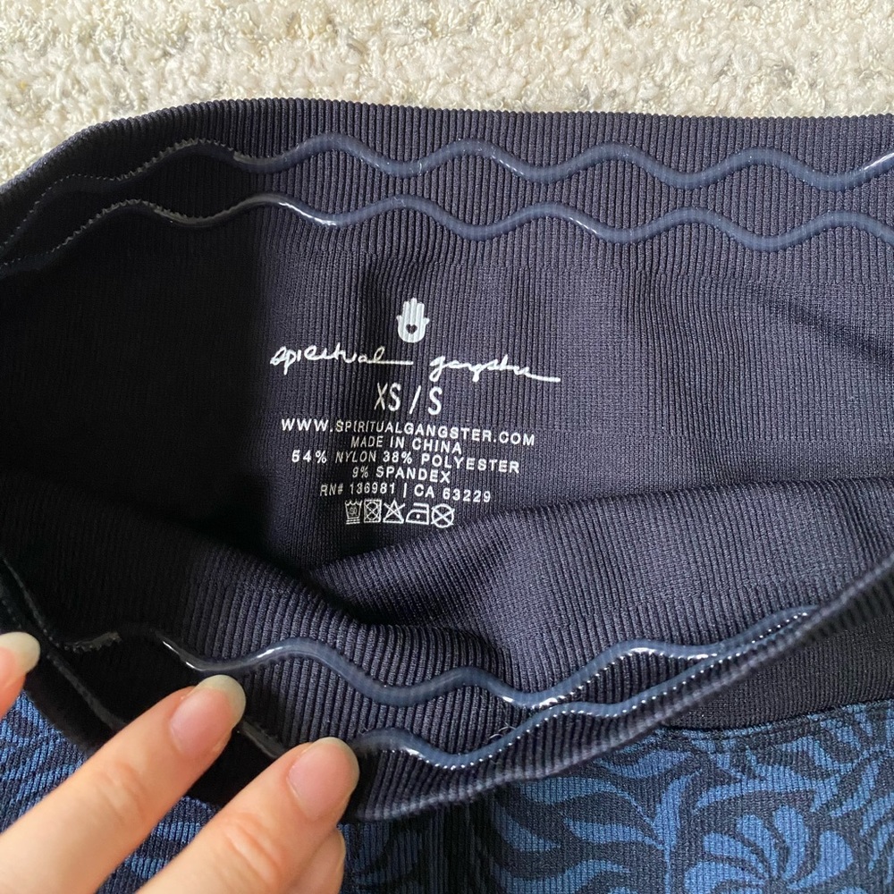 Spiritual Gangster || Navy Floral Workout Set - Picture 6 of 8